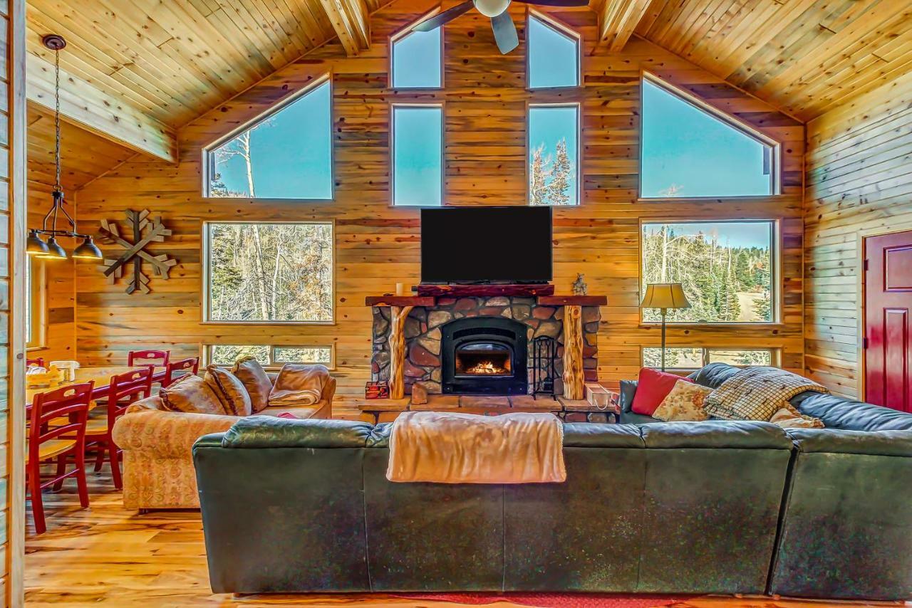 The Red Door Retreat Villa Brian Head Exterior photo